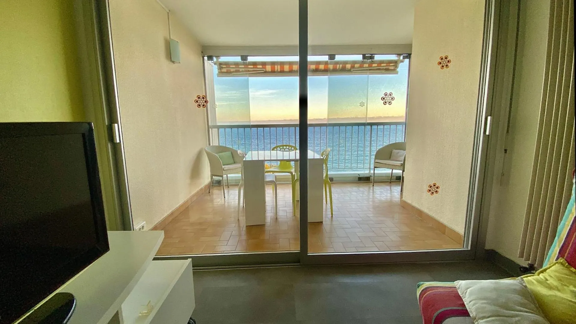 Cannes Face A La Mer Appartement 4 Personnes