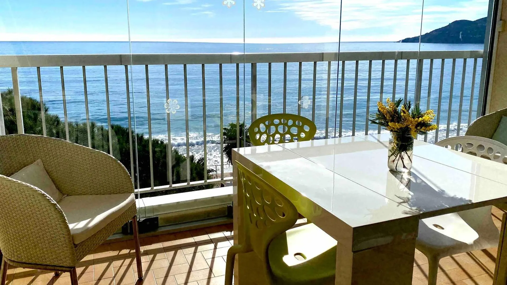 Cannes Face A La Mer Appartement 4 Personnes France
